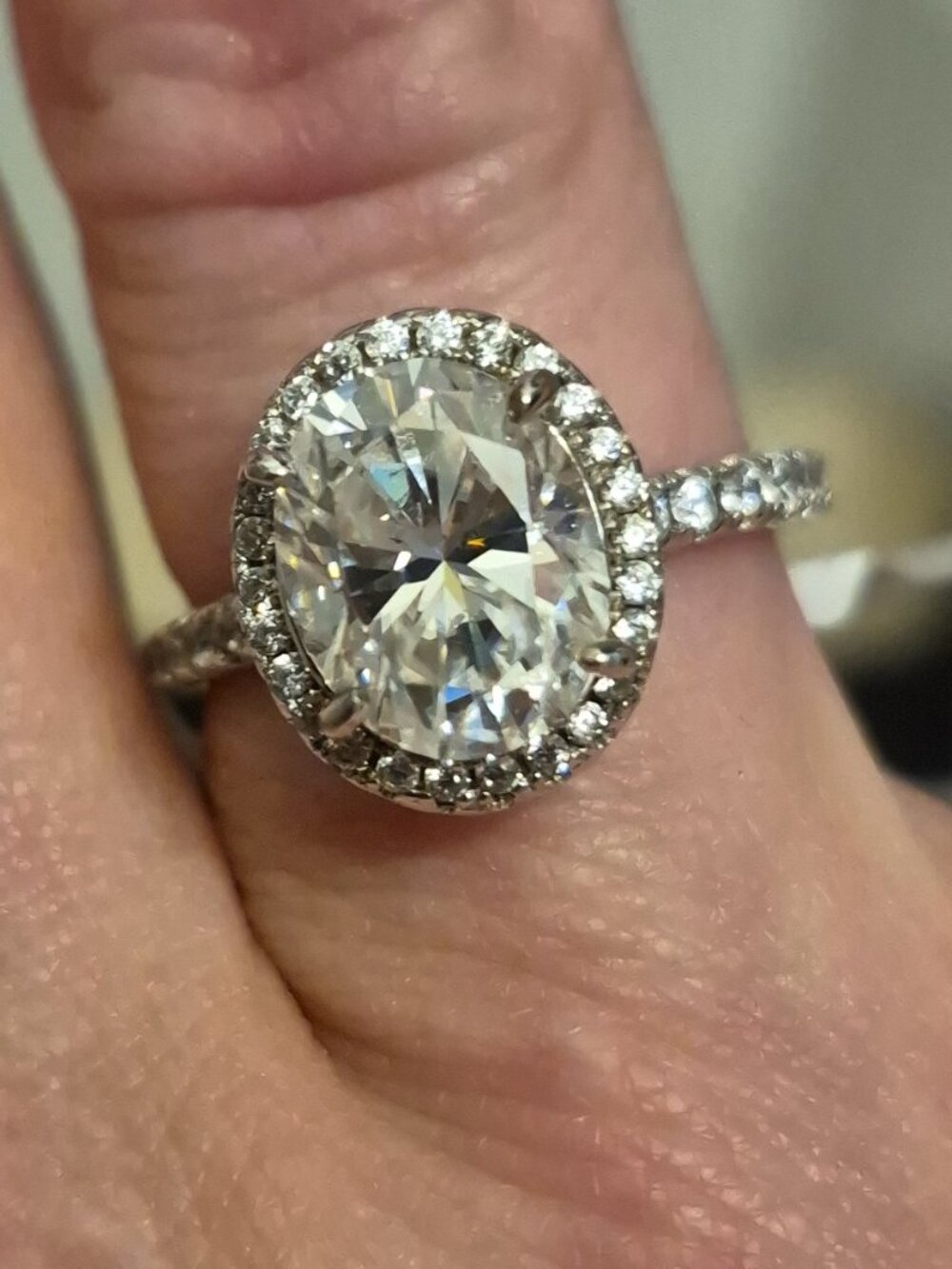 GRA Certified 3.27 VVS1 Oval Cut Moissanite Ring with Pavé accent band Size 6 *